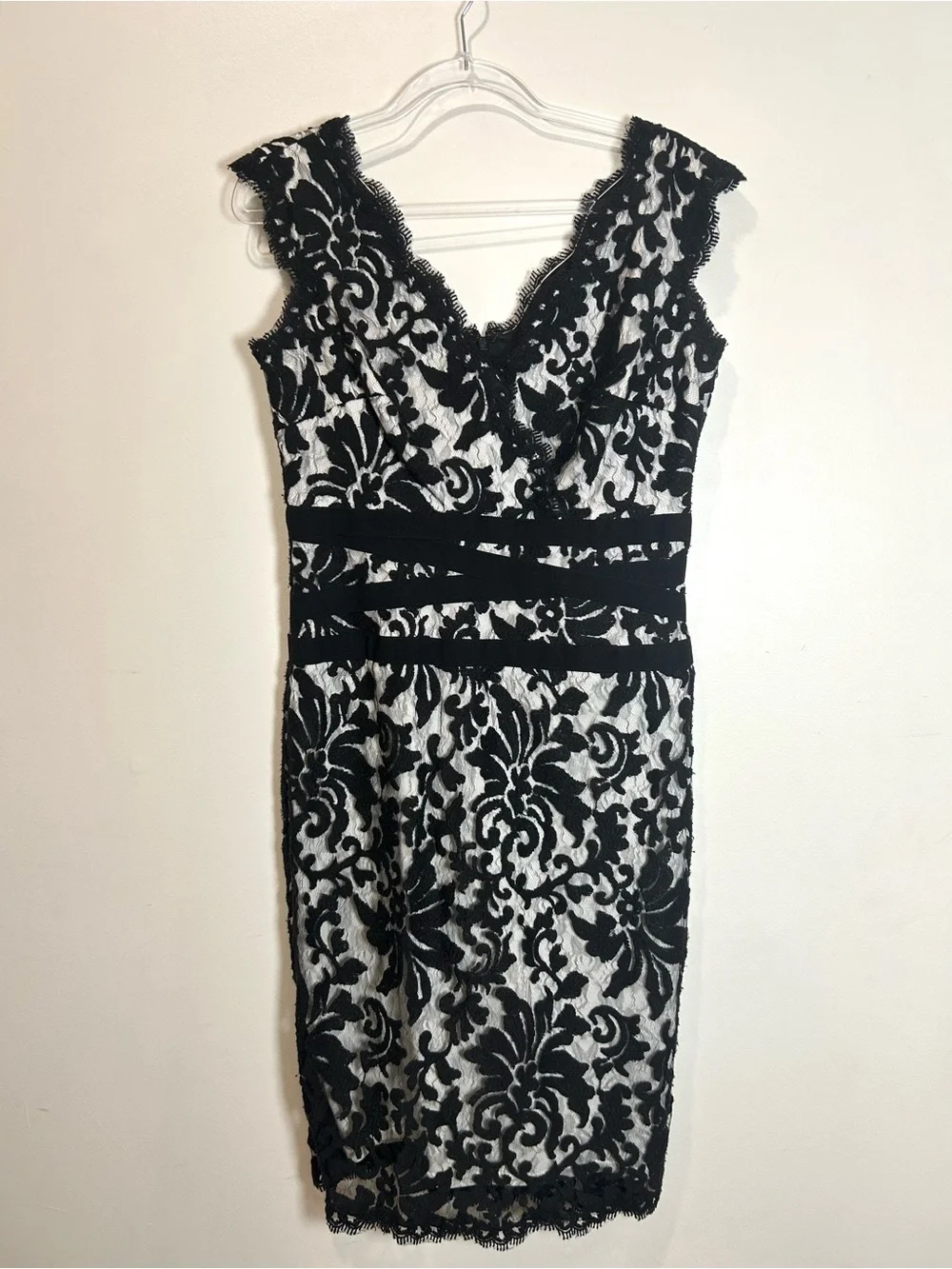 Tadashi Shoji Lace Dress Sz 8 Black Sleeveless Scallop Hem Sheath Cocktail Party